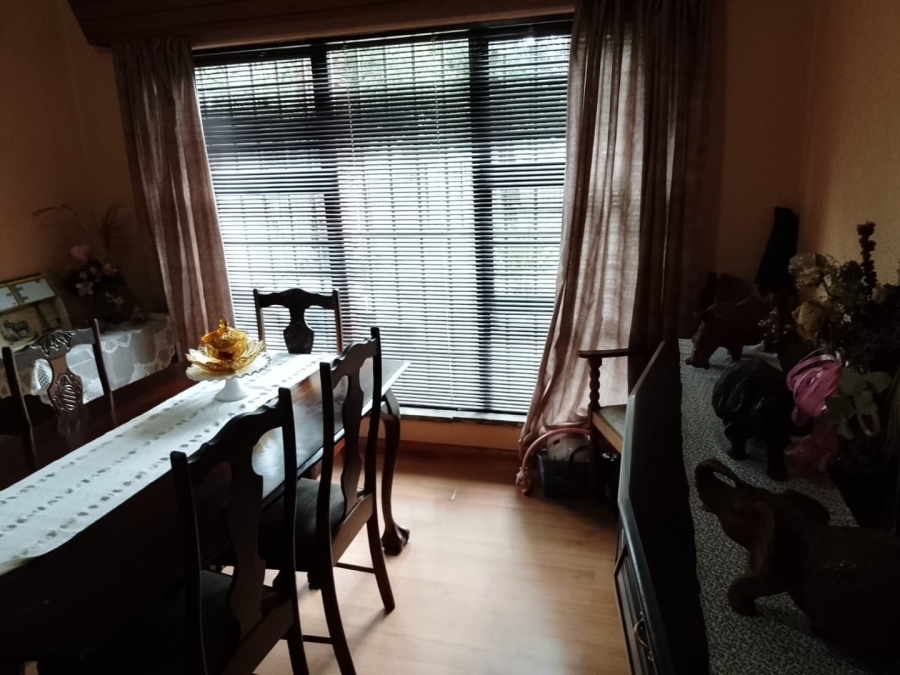 5 Bedroom Property for Sale in Lourenspark North West